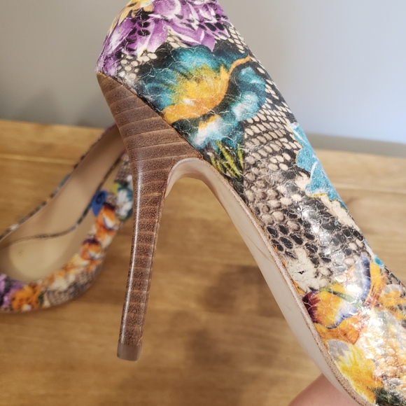 Floral Guess heels - Picture 6 of 10